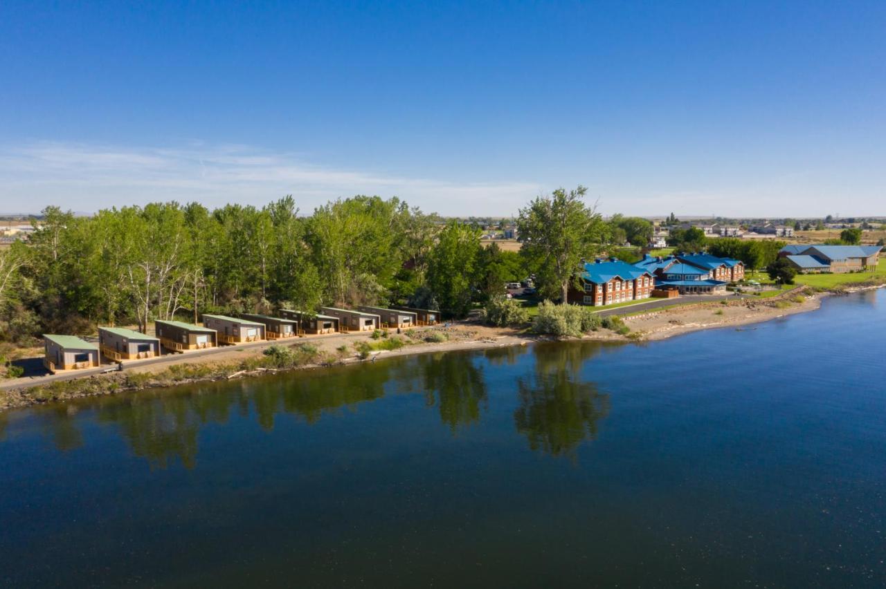 River Lodge And Cabins Boardman Exterior photo