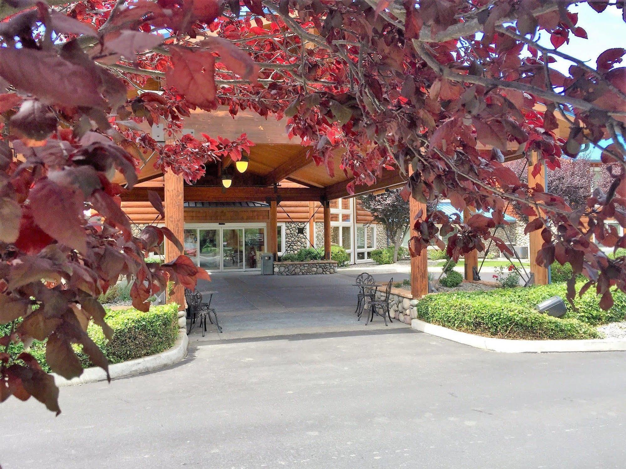 River Lodge And Cabins Boardman Exterior photo