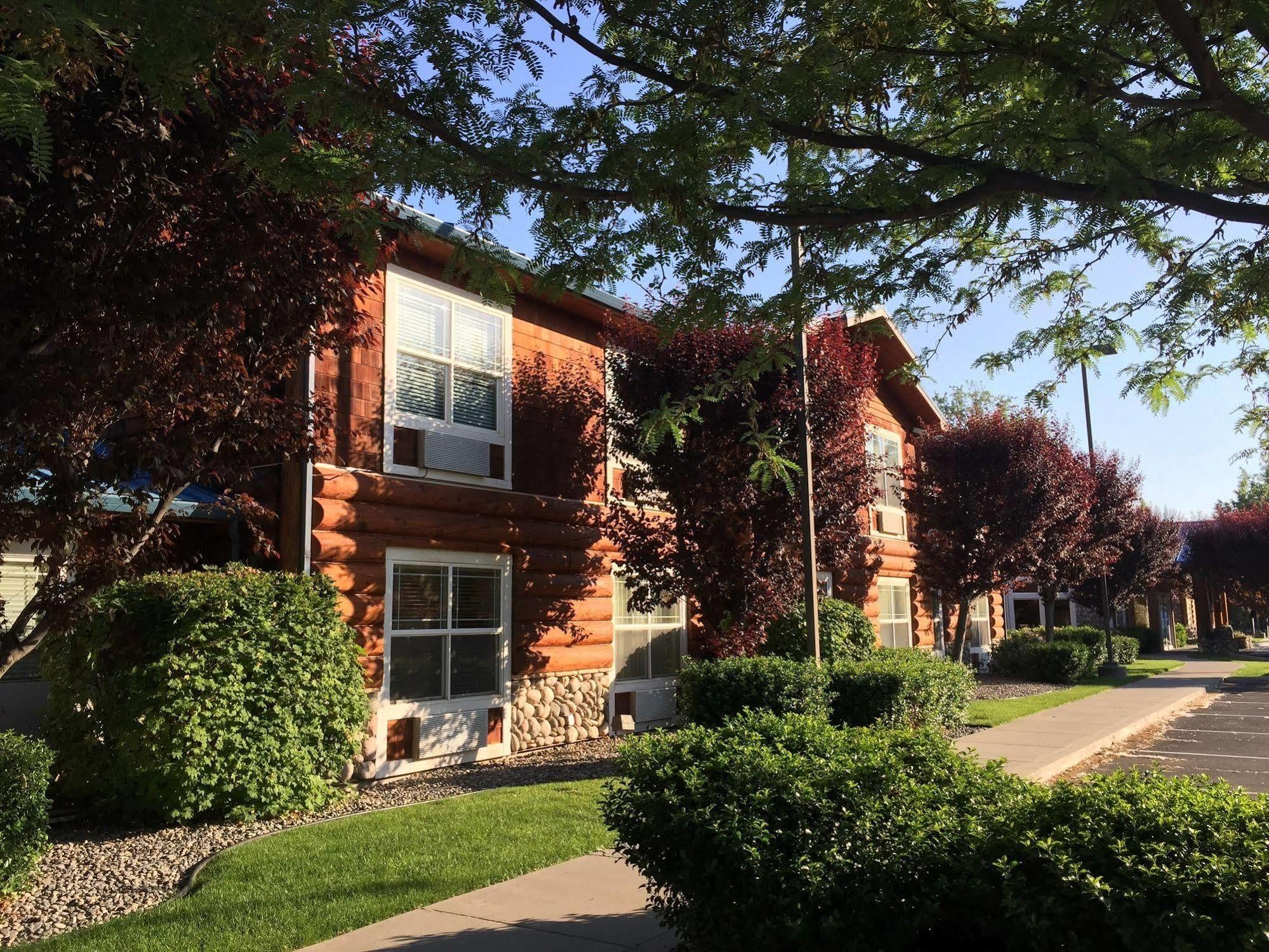 River Lodge And Cabins Boardman Exterior photo